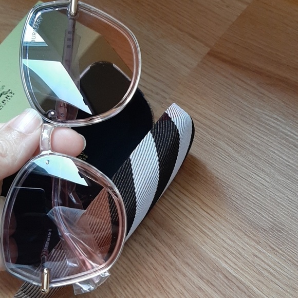 Women pink burberry sunglasses with all - Picture 4 of 4